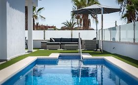 Luxurious 5* Villa - 300M2 - Private Heated Pool - Garage - Wifi